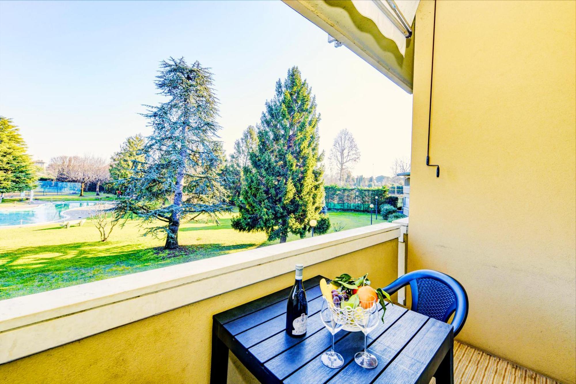 The Riva Apartment Sirmione Exterior foto